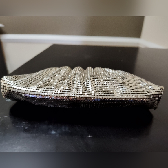 1930's Vintage silver mesh Whiting and Davis Co clutch - Picture 3 of 10
